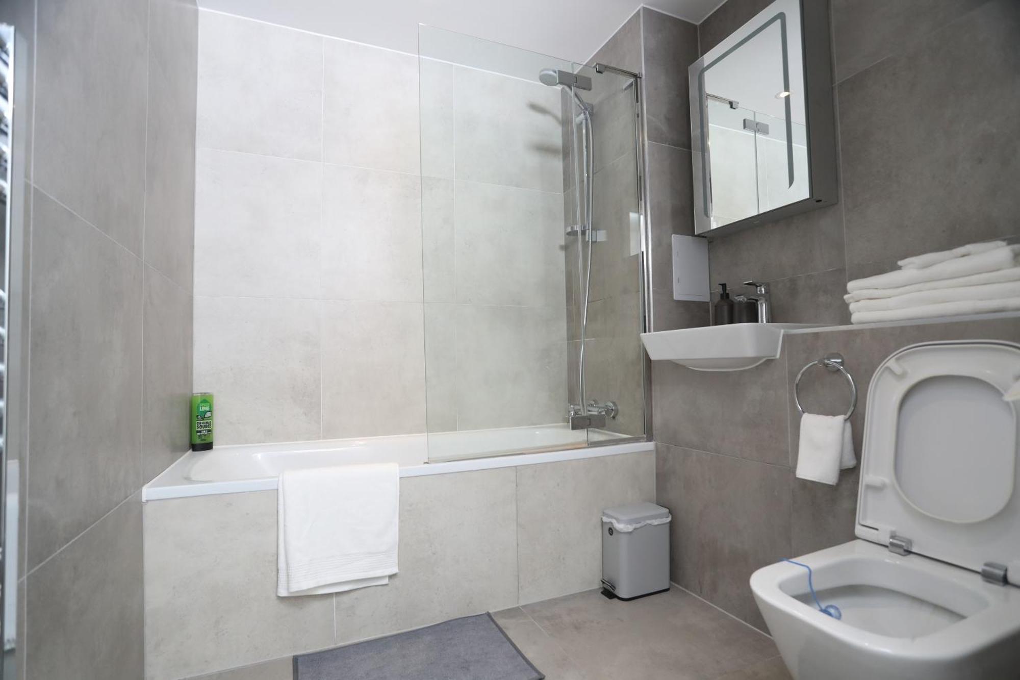 Luxury Apartments In Central Watford วัตฟอร์ด ภายนอก รูปภาพ